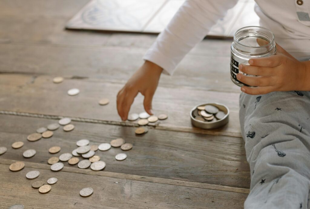 أهمية التثقيف المالي للأطفال: غرس ثقافة الادخار والاستثمار منذ الصغر